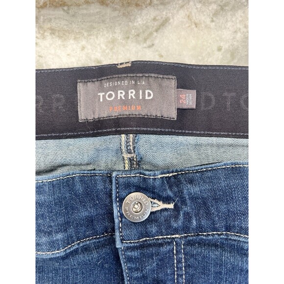Torrid Bombshell Skinny Crop Capri Size 24 Blue Jean Distressed EUC - Picture 6 of 11